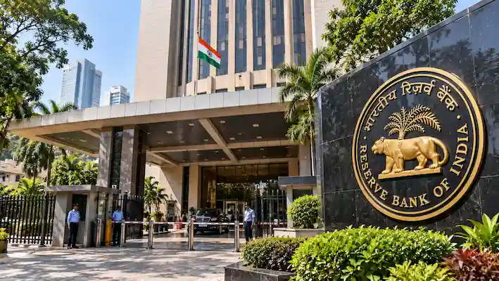 ਭਾਰਤ 'ਚ ਵੱਡੇ ਫਾਰੇਕਸ ਪ੍ਰਵਾਹ ਮਗਰੋਂ RBI ਦਾ ਵੱਡਾ ਕਦਮ, ਬੈਂਕਿੰਗ ਪ੍ਰਣਾਲੀ 'ਚੋਂ ਵਾਧੂ ਨਕਦੀ ਖਿੱਚਣ ਲਈ ₹1 ਲੱਖ ਕਰੋੜ ਦੇ ਸਰਕਾਰੀ ਬਾਂਡ ਵੇਚਣ ਦੀ ਤਿਆਰੀ, ਜਾਣੋ ਬਾਜ਼ਾਰ ਤੇ ਵਿਆਜ ਦਰਾਂ 'ਤੇ ਅਸਰ!