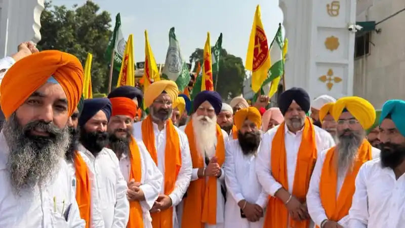 ਸ੍ਰੀ ਫ਼ਤਹਿਗੜ੍ਹ ਸਾਹਿਬ ਤੋਂ ਬੰਦੀ ਸਿੰਘਾਂ ਦੀ ਰਿਹਾਈ ਲਈ ਬਾਪੂ ਤਰਸੇਮ ਸਿੰਘ ਤੇ ਮਨਪ੍ਰੀਤ ਸਿੰਘ ਇਯਾਲੀ ਸਮੇਤ ਪੰਥਕ ਸ਼ਖ਼ਸੀਅਤਾਂ ਵੱਲੋ ਚੇਤਨਾ ਮਾਰਚ ਕੱਡਿਆ ਗਿਆ ਤੇ ਸੰਗਤਾ ਨੂੰ ਵਿਸ਼ੇਸ਼ ਅਪੀਲ ਕੀਤੀ!