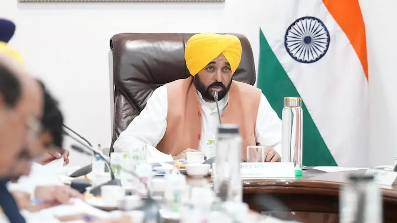 ਪੰਜਾਬ 'ਚ ਅਨਾਜ ਭੰਡਾਰਨ ਦਾ ਵੱਡਾ ਸੰਕਟ, ਸੀਐੱਮ ਭਗਵੰਤ ਮਾਨ ਨੇ ਕੇਂਦਰ ਤੋਂ 21 ਲੱਖ ਟਨ ਚੌਲ ਤੇ ਕਣਕ ਤੁਰੰਤ ਚੁੱਕਣ ਦੀ ਕੀਤੀ ਮੰਗ, ਨਵੀਂ ਝੋਨੇ ਦੀ ਖ਼ਰੀਦ ਪ੍ਰਭਾਵਿਤ ਹੋਣ ਦਾ ਖ਼ਦਸ਼ਾ!