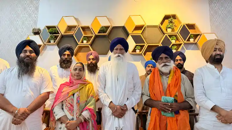 ਬਹਿਬਲ ਕਲਾਂ ਗੋਲੀ ਕਾਂਡ ਦੇ ਸ਼ਹੀਦ ਭਾਈ ਗੁਰਜੀਤ ਸਿੰਘ ਦੇ ਪਿਤਾ ਸਾਧੂ ਸਿੰਘ 'ਅਕਾਲੀ ਦਲ ਵਾਰਿਸ ਪੰਜਾਬ ਦੇ' 'ਚ ਸ਼ਾਮਲ, AAP ਤੇ ਲਾਏ ਵਾਅਦਾਖ਼ਿਲਾਫ਼ੀ ਦੇ ਗੰਭੀਰ ਦੋਸ਼!